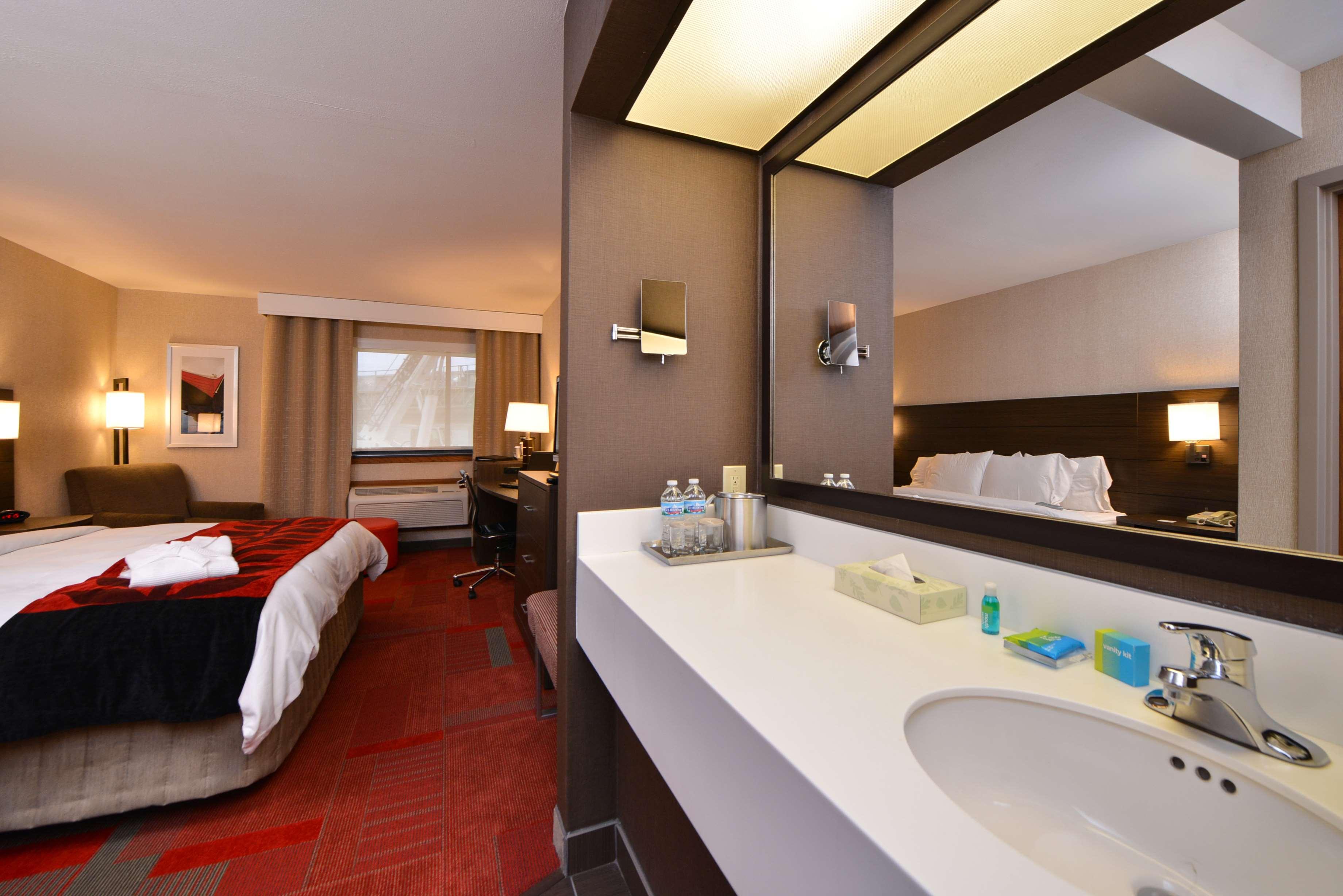 Radisson Hotel Madison Ngoại thất bức ảnh