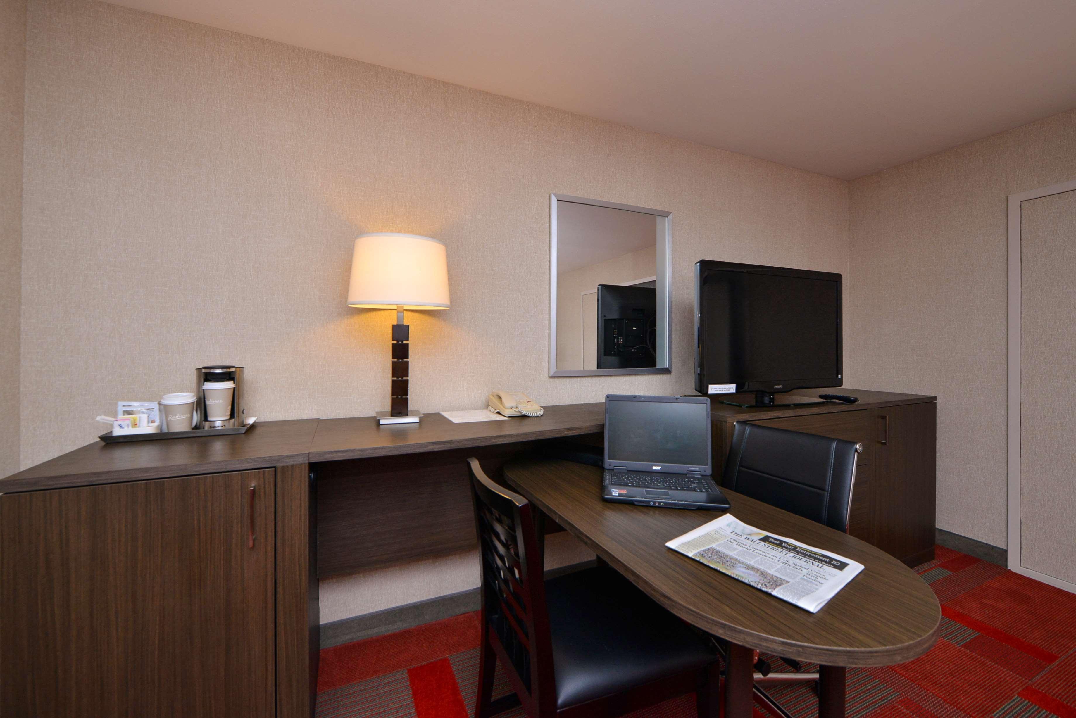 Radisson Hotel Madison Ngoại thất bức ảnh