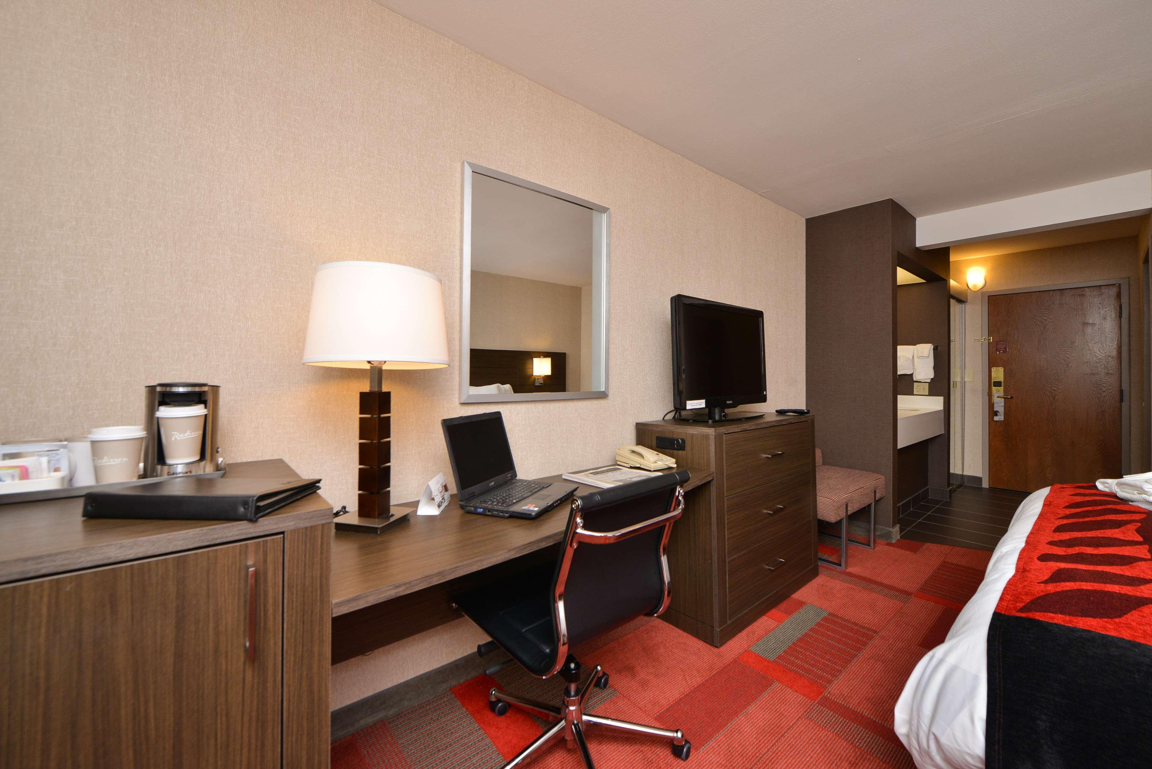 Radisson Hotel Madison Ngoại thất bức ảnh