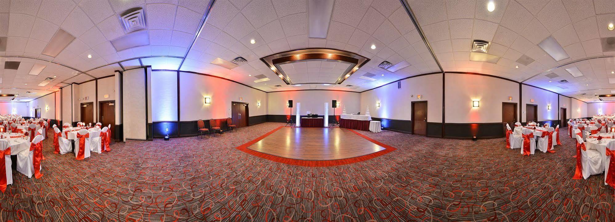 Radisson Hotel Madison Ngoại thất bức ảnh